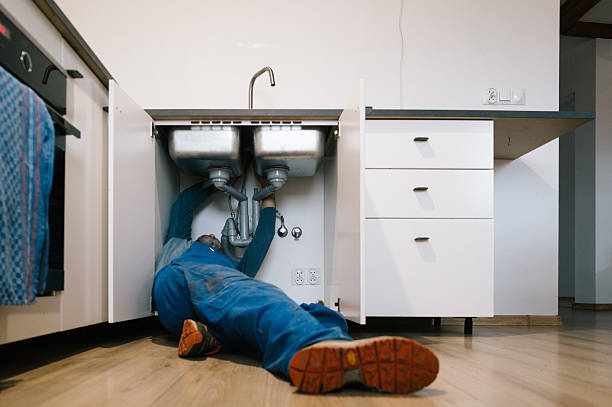 Professional Emergency Plumber technician working in South Prairie, WA